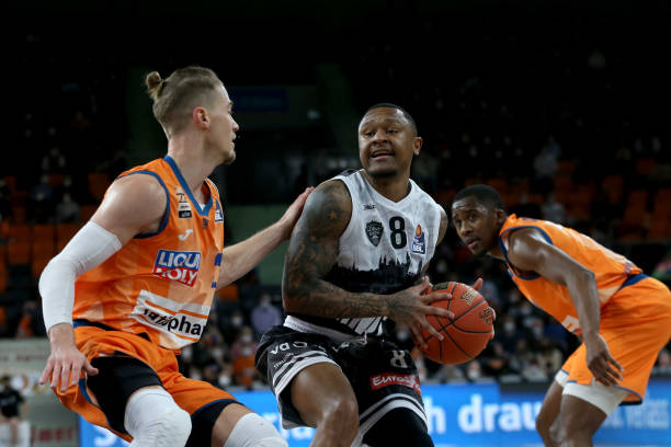 足联财政公 足联财政公